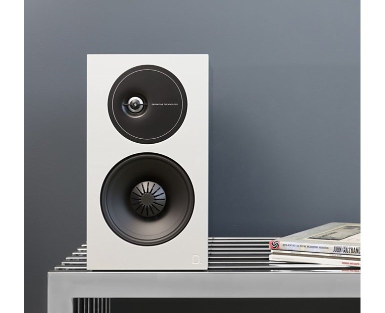 747192128968_definitive_technology_d9_demand_series_bookshelf_speaker_lifestyle_003